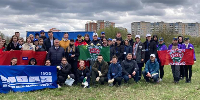 «Кубок чистоты Беларуси»: волонтеры БРСМ соревновались в сборе мусора на берегу Днепра