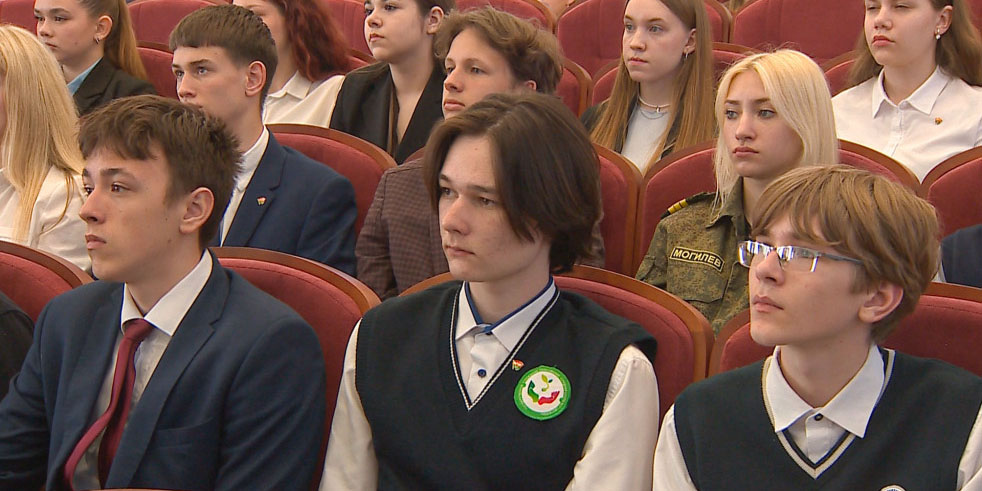 Тезисы, прозвучавшие на Всебелорусском народном собрании, обсуждает молодежь Могилева