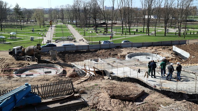 Лестницу с каскадным фонтаном сдадут в эксплуатацию в текущем году 