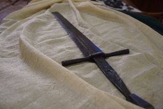 Презентация средневекового рыцарского меча, исчезнувшего 6 лет назад, в Музее истории Могилева