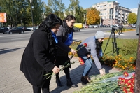 Представители городской организации БСЖ возложили цветы к памятному знаку «Чекистам Могилевщины» 