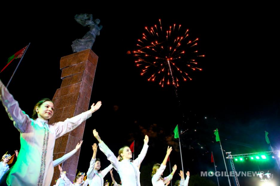Фейерверком Победы завершилось празднование 9 мая в Могилеве
