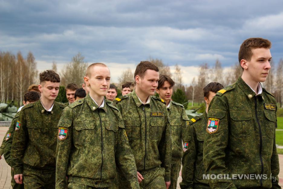 На Буйничском поле прошла торжественная отправка призывников на срочную военную службу