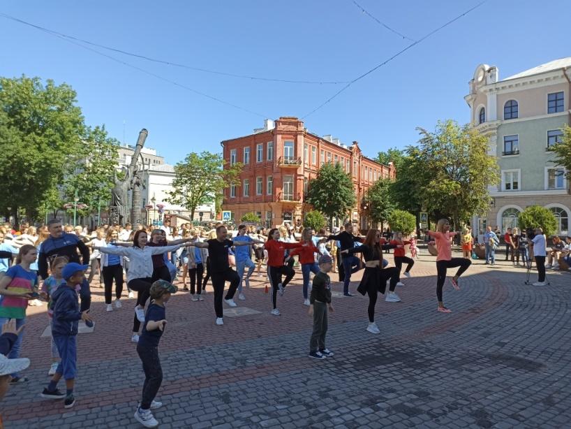Народная зарядка в рамках Недели молодежи и студенчества прошла в Могилеве