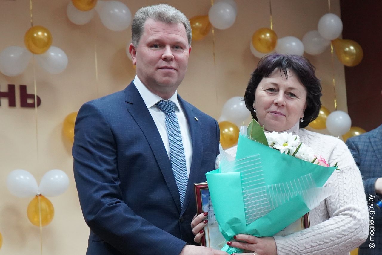 В гимназии № 4 Могилева прошло торжественное мероприятие, посвященное 50-летию учреждения
образования 