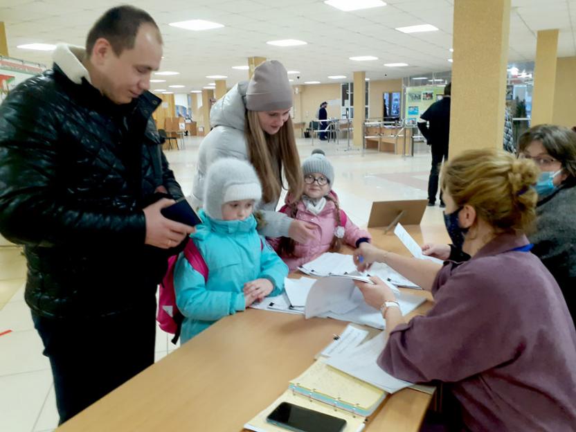 Могилевчане принимают активное участие в досрочном голосовании на республиканском референдуме
