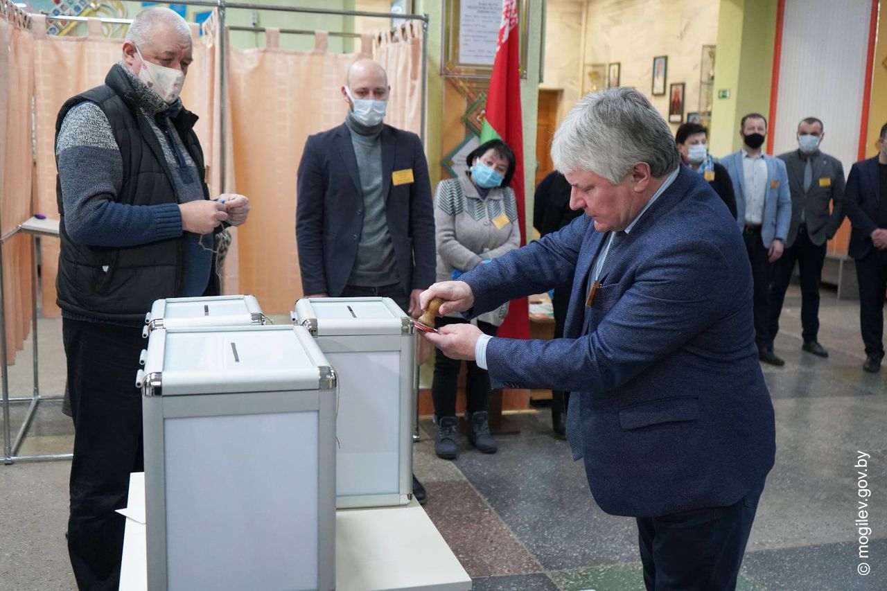 В Могилеве открылись участки для голосования на референдуме по Конституции