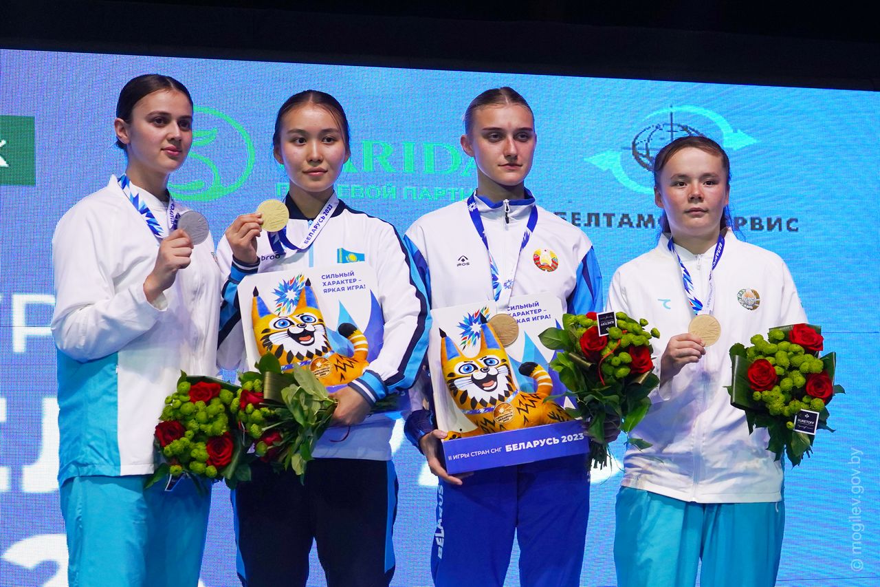 Церемония награждения победителей и призеров соревнований по карате II Игр стран СНГ