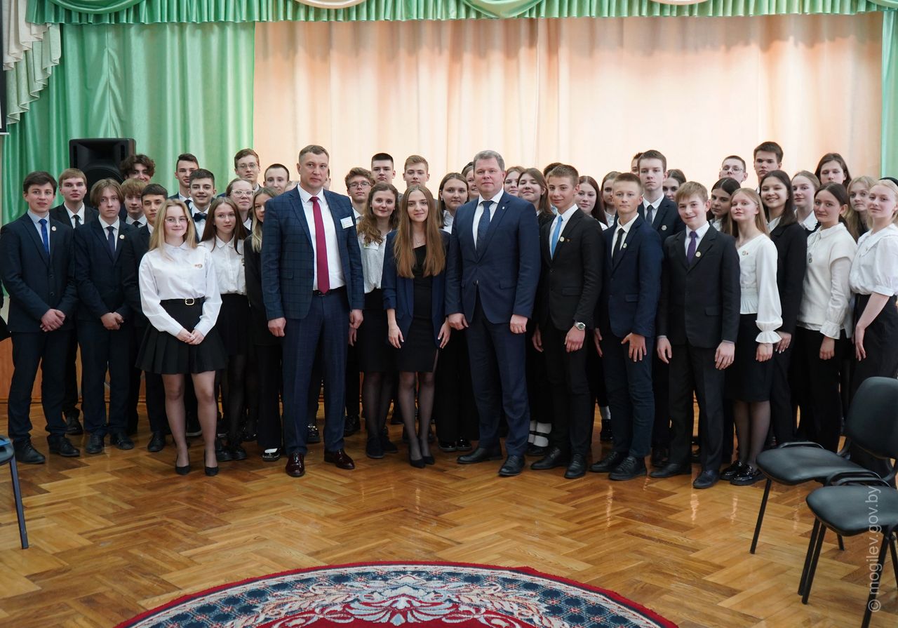Председатель Могилевского горисполкома Александр Студнев встретился с могилевскими гимназистами 