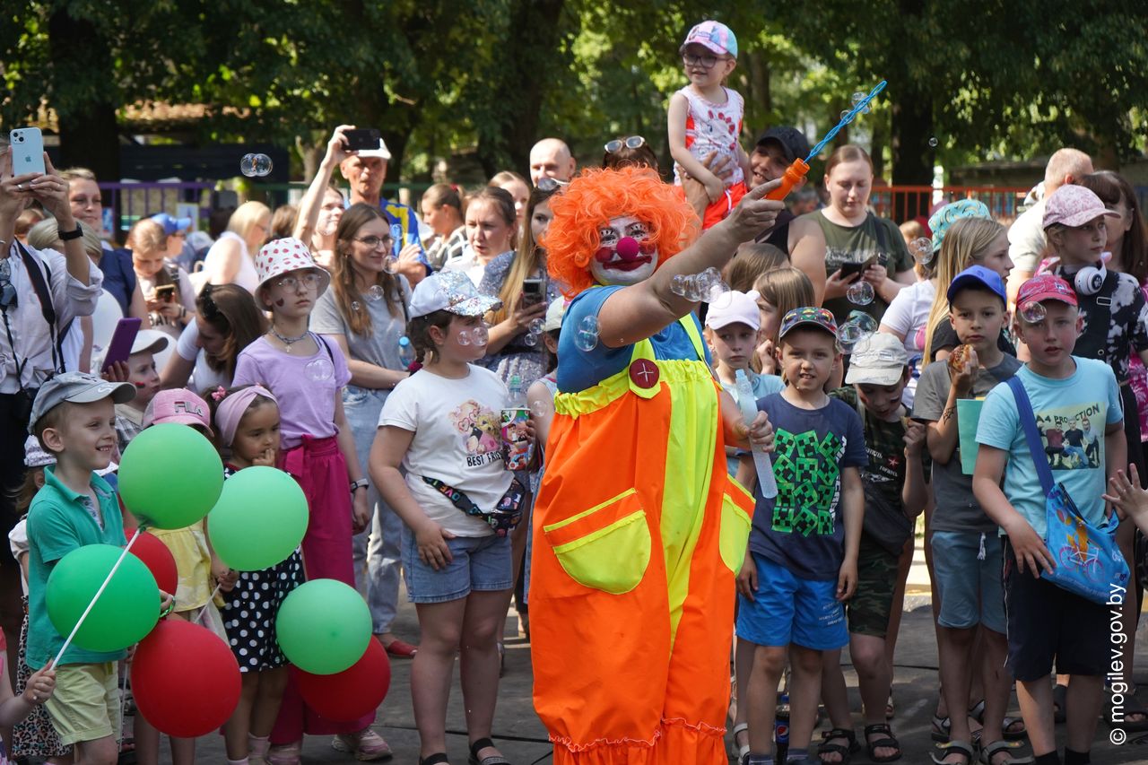 В Могилеве на улице Челюскинцев открыли новую детскую площадку