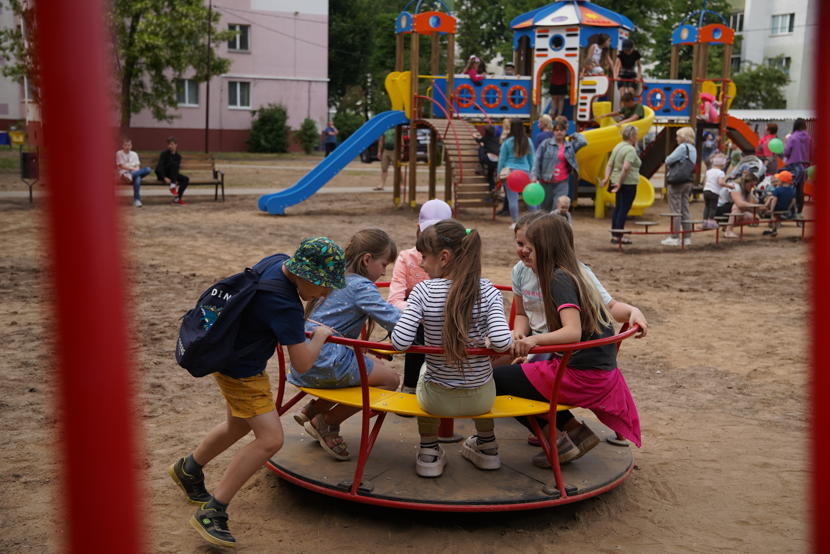 Первую детскую площадку из 12 запланированных открыли в День защиты детей в Могилеве