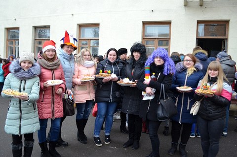Могилёвские студенты продолжают отмечать Масленицу 