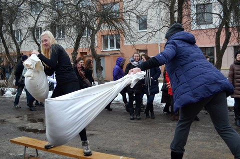 Могилёвские студенты продолжают отмечать Масленицу 