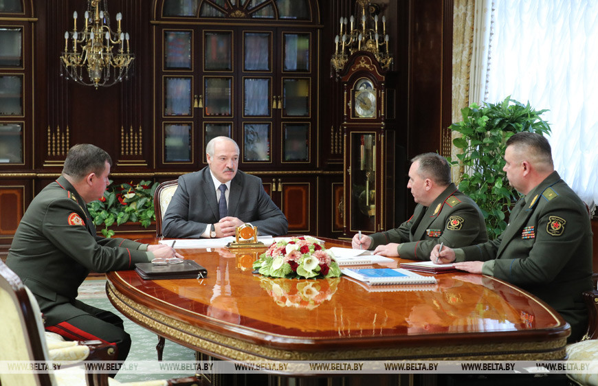 Лукашенко принял с докладом силовиков по ситуации в Вооруженных Силах и реагированию на учения НАТО