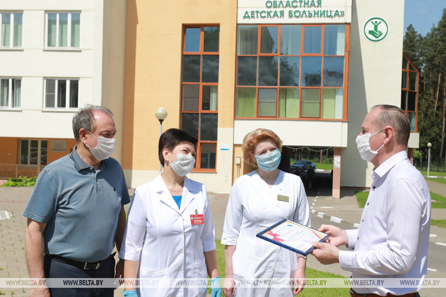Профсоюзы вручили учреждениям здравоохранения Могилева сертификаты на Br15 тыс.