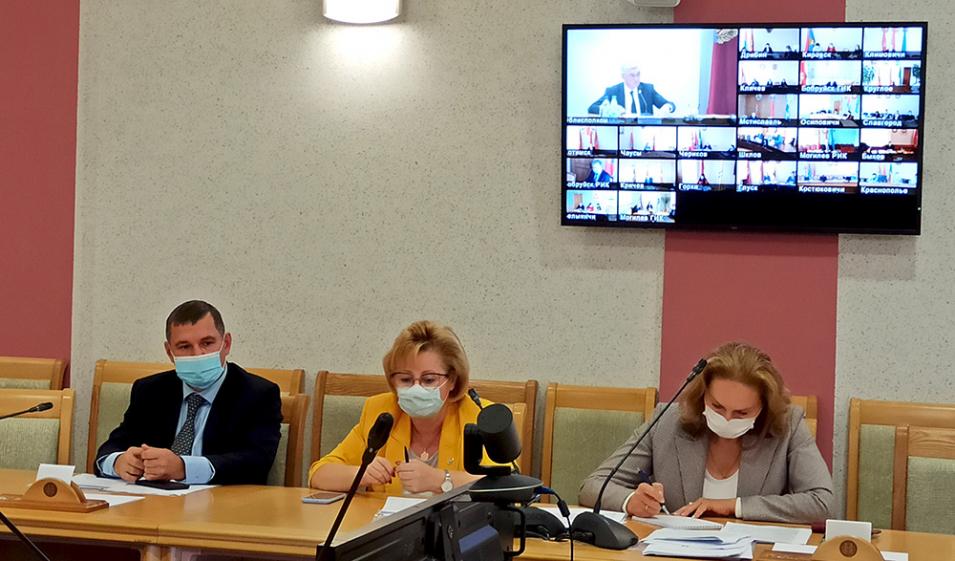 В Могилеве прошло заседание областного оперативного штаба по минимизации рисков распространения коронавирусной инфекции и организации оказания помощи населению