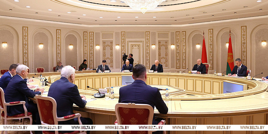 Лукашенко: во взаимной торговле с Воронежской областью нужно стремиться к заветному миллиарду