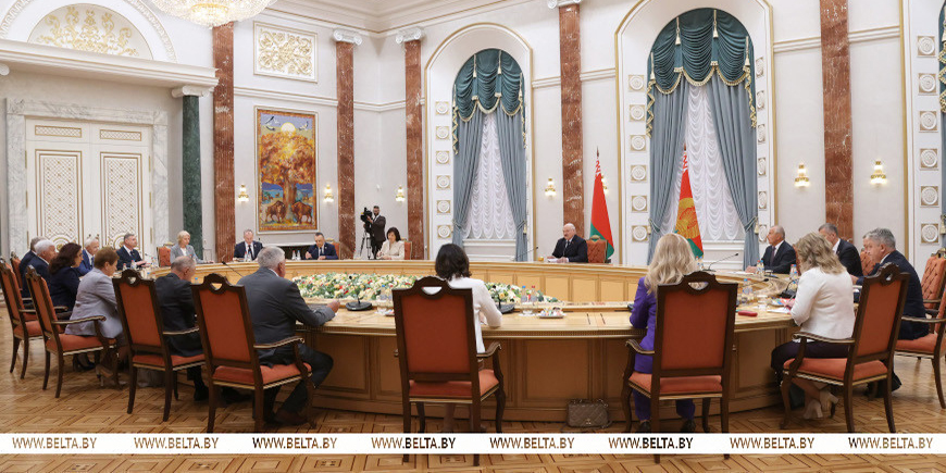 Лукашенко поручил организовать масштабную ревизию законодательства