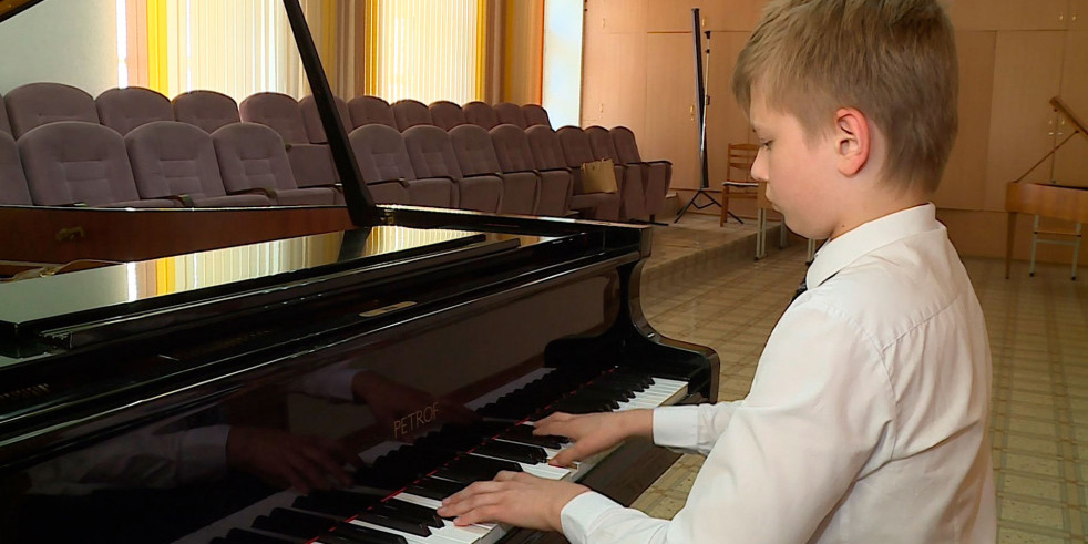 Могилевчанин стал победителем на Международном конкурсе юных пианистов имени Татьяны Николаевой