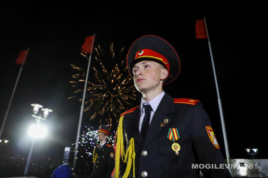 Концертом и праздничным фейерверком завершилось в Могилеве празднование Дня Победы