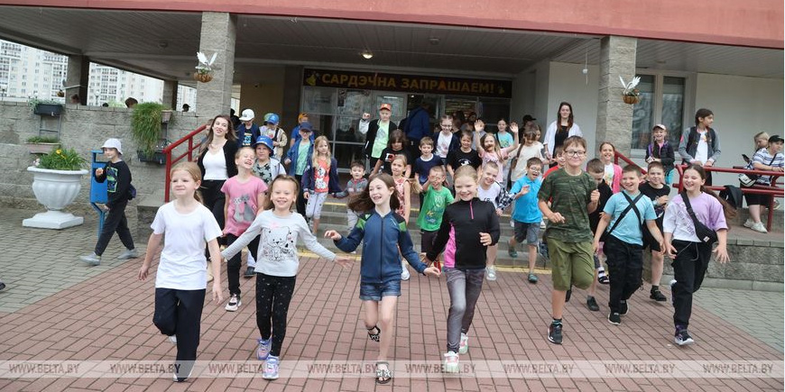 Как проводят лето в школьном оздоровительном лагере средней школы  45 Могилева