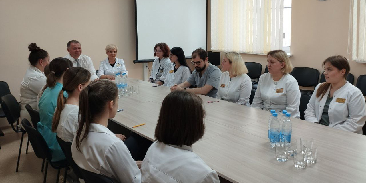 Главный врач МЦП Виктор Алексейков провел встречу с молодыми специалистами
