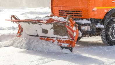 Как в Могилеве убирают снег во дворах и на дорогах. Видео