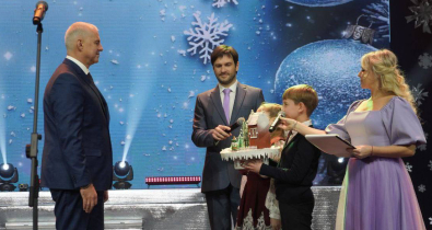 Акция «Наши дети»: городской новогодний праздник с участием мэра Сергея Черткова прошел во Дворце культуры области 