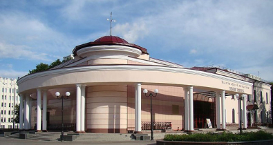 Могилевский театр кукол приглашает на премьеру – музыкальный бэби-спектакль «Где ты, тетушка корова?»