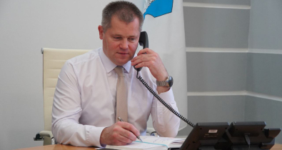 Все вопросы - на контроль: cубботнюю прямую линию провел управляющий делами горисполкома Григорий Сушко 