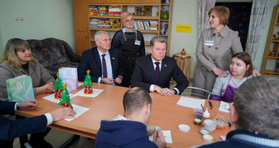 Акция «От всей души»: министр архитектуры и строительства Александр Студнев посетил Центр соцобслуживания населения Октябрьского района 