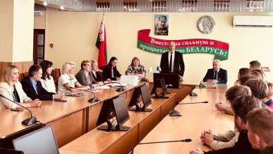 Молодых специалистов посвятили в профессию на «Бабушкиной крынке»
