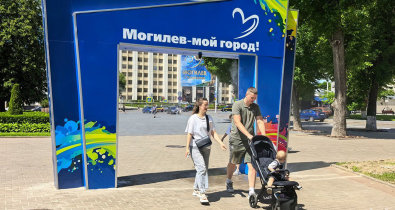 Водяную арку для спасения от жары установили в центре Могилева