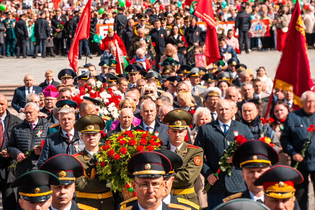 Шествие поколений «Беларусь помнит и патриотическая акция «Народное возложение»