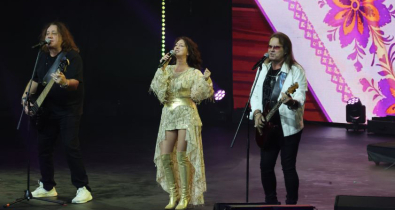 «Здесь нет пафоса, перьев и страз, а все родное и душевное». Артисты о фестивале «Золотой шлягер»