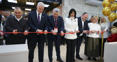 Сладкий островок: в могилевском универмаге «Центральный» открылся фирменный магазин фабрики «Красный пищевик»