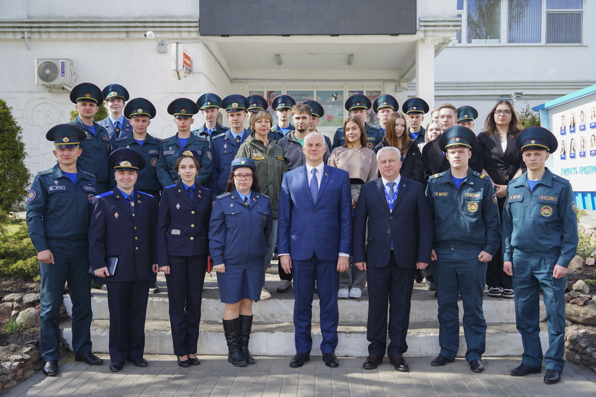 Встреча мэра с молодыми специалистами МЧС, таможни и Следственного комитета