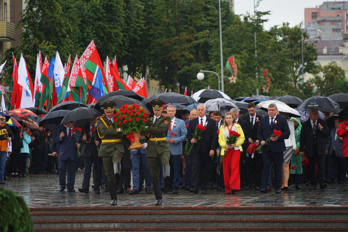 День города Могилева: возложение цветов и венков к Вечному огню 