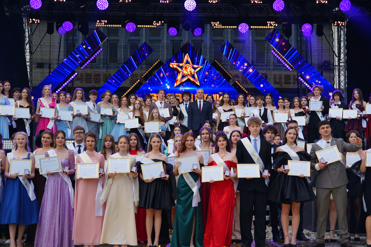 «Звездный выпускной - 2026» в Могилеве: вручение медалей