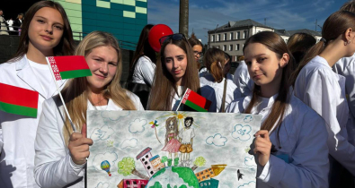 Концерт и дефиле в национальных костюмах: как в могилевском медколледже отметили День народного единства
