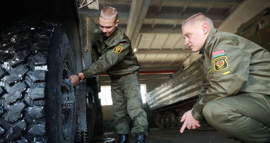 Близнецы Черняковы из Могилева вместе учились и работали, а теперь служат в одной войсковой части