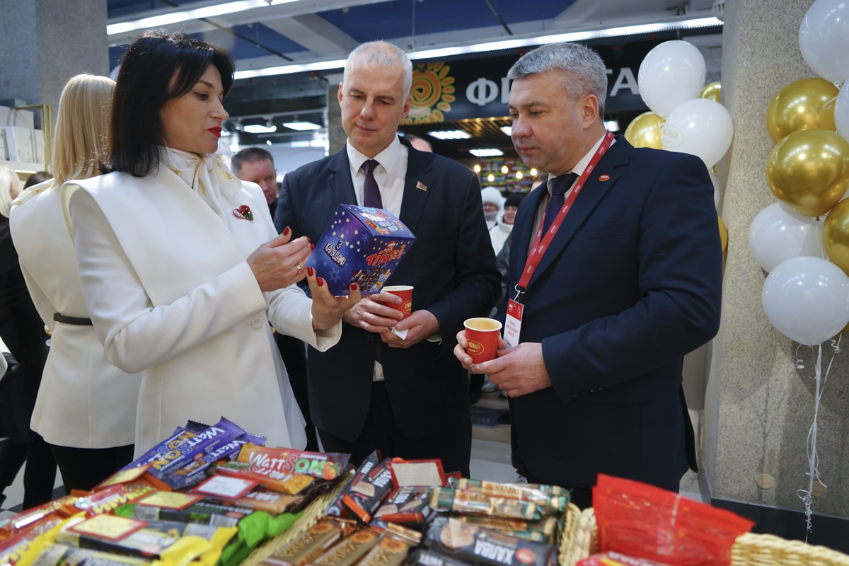 В ЦУМе открылся новый фирменный магазин фабрики «Красный пищевик»