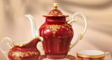 Ощутить эстетику ушедших эпох: в Могилеве открылась выставка, где представлена посуда XIX–XX веков