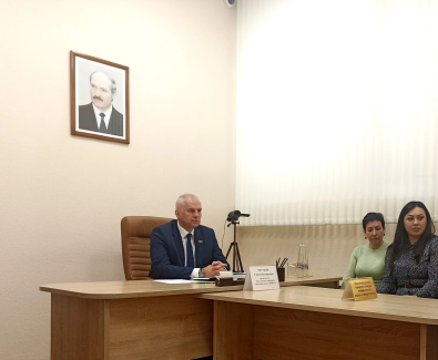 Благоустройство, парковки и зарядные хабы: мэр Могилева провел прием граждан