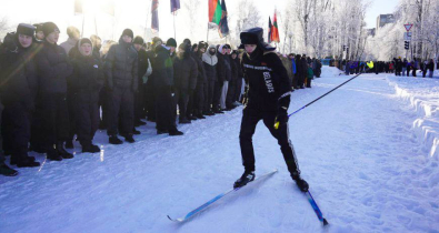 Хоккей, лыжня и конкурс снежных фигур: в Могилевском институте МВД прошли спортивные «Колядки»