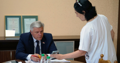 Первый заместитель председателя горисполкома Игорь Бушлеков провел прием граждан и ЕДИ в ЖРЭУ Ленинского района 