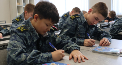 «Все начинается с любви к матери». Как в Могилевском лицее МВД прошел урок, посвященный белорусской женщине