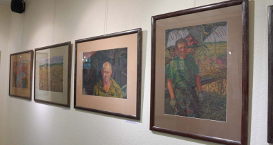 Люди труда и красивые родные места: выставка Ларисы Журавович «Жаркое лето» открылась в Могилеве. Видео