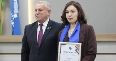 Хороши в учебе, активны в общественной жизни: молодежи Могилевской области вручили профсоюзные стипендии