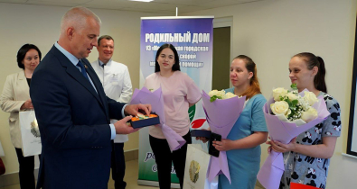 Председатель горисполкома Сергей Чертков поздравил мам, родивших в День города